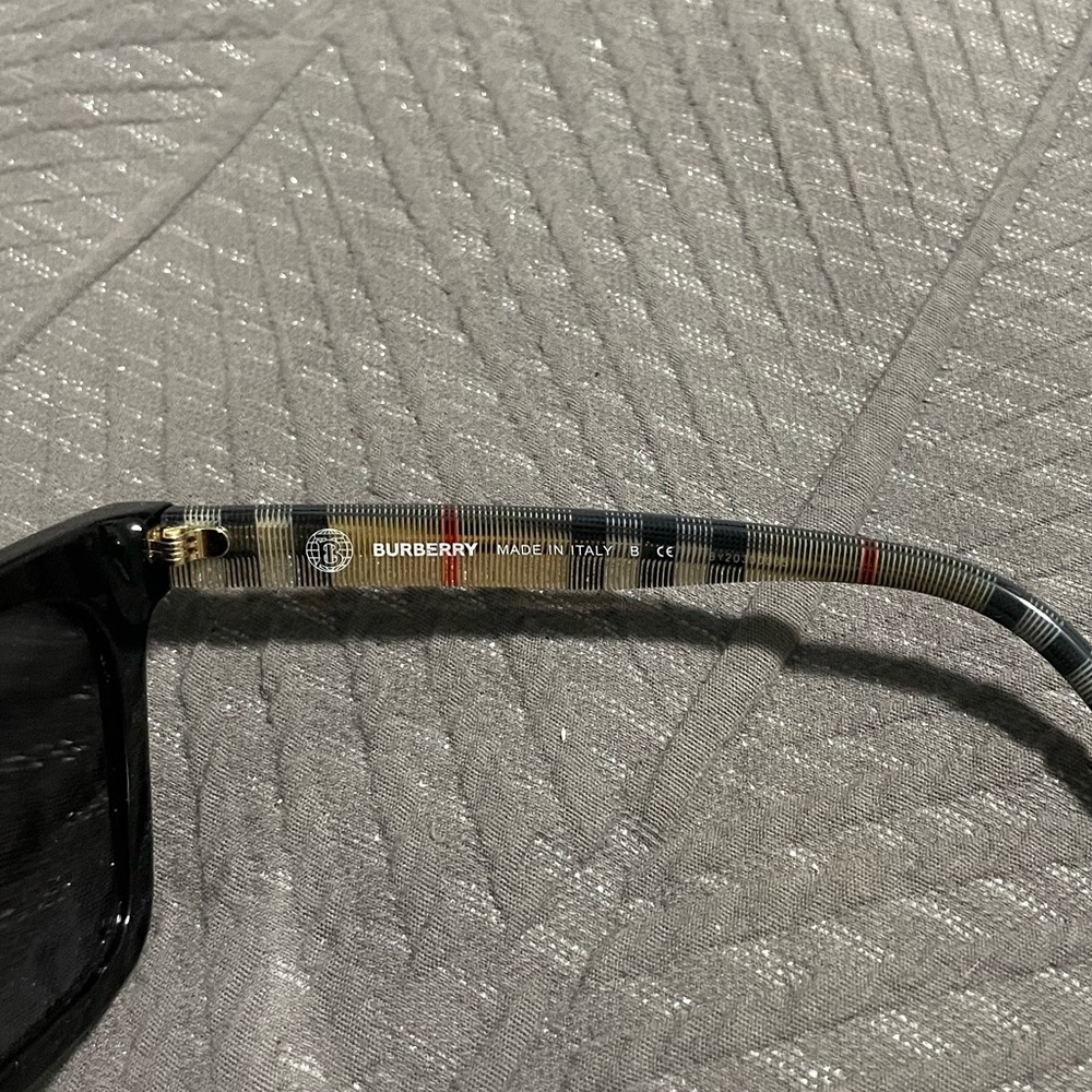 Burberry be4346 Sunglasses - Picture 3 of 4